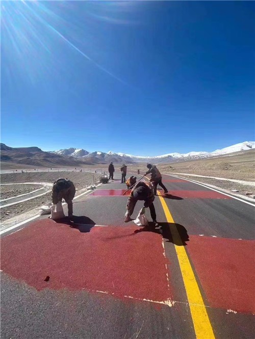 景德镇陶瓷防滑彩色路面工程案例  生态陶瓷胶水，高强陶瓷颗粒，材料